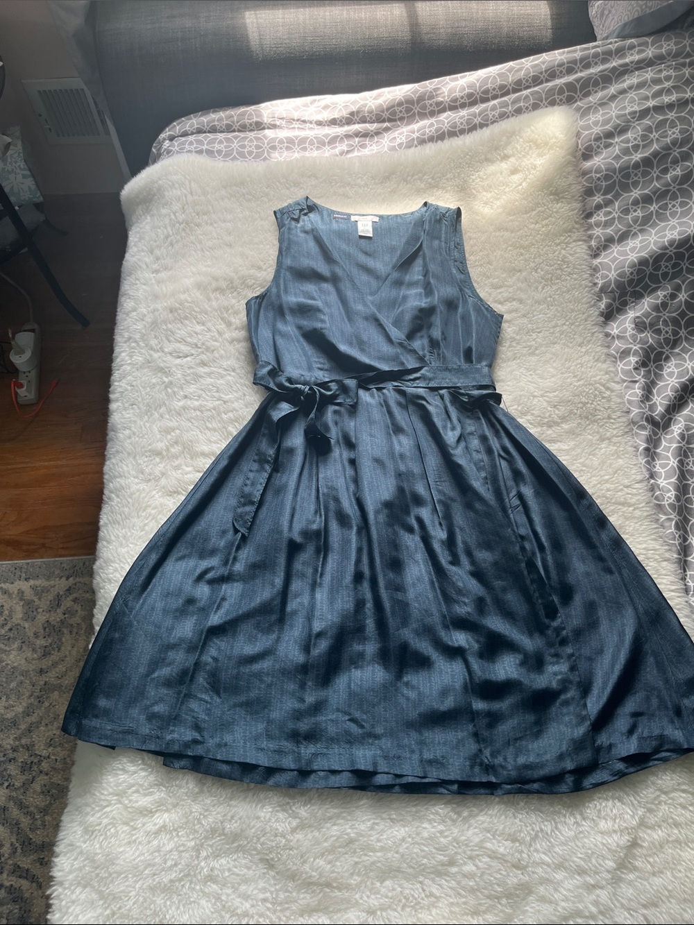 GAP silk Sleeveless Navy teal pattern Wrap Dress with tie Waist size 10